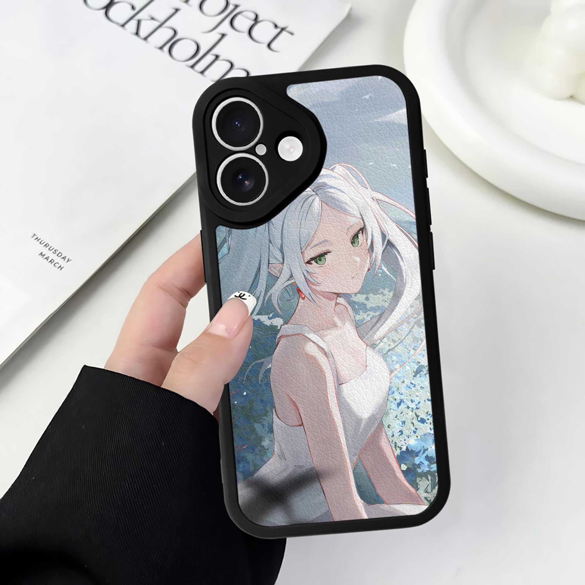 （画像用） 葬送のフリーレン Frieren 【iPhone 16シリーズ対応】シリコンスマホケース（レザー調） 材質：シリコン